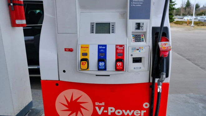 Ontario Gas Prices Are Set To Rise This Weekend & One City Is Getting Hit The Hardest - Narcity