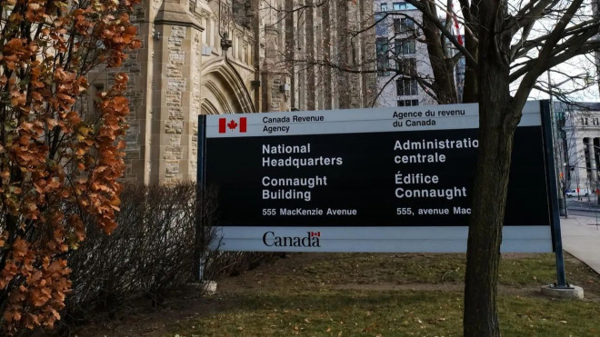 CRA Workers Could Go On Strike During Canada's Tax Season Because Of Wages  &amp; Remote Work - Narcity